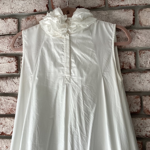 Woman’s white ruffled collar top - Picture 2 of 5